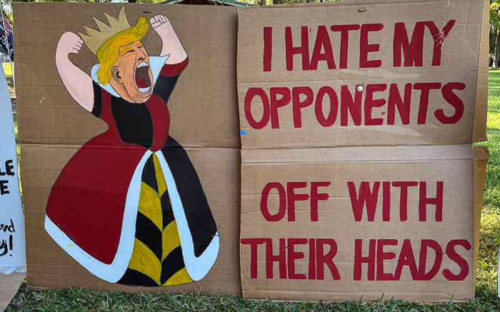 Red Queen Trump Red Queen Trump