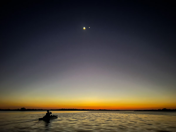 Chasing the Moon and Venus Chasing the Moon and Venus