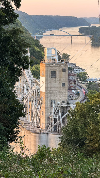 McGregor Elevator & Marquette Bridge McGregor Elevator & Marquette Bridge